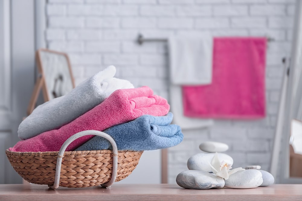 towel to dry feet after fungus toenail in hydrogen peroxide solution dry the fungus toenail after hydrogen peroxide